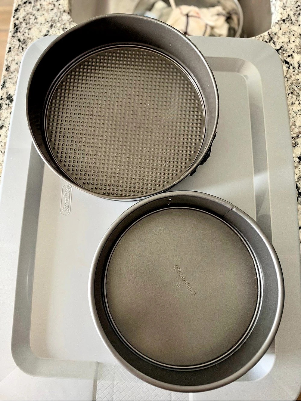 Lot of 2-Springform Pans Set Gray
